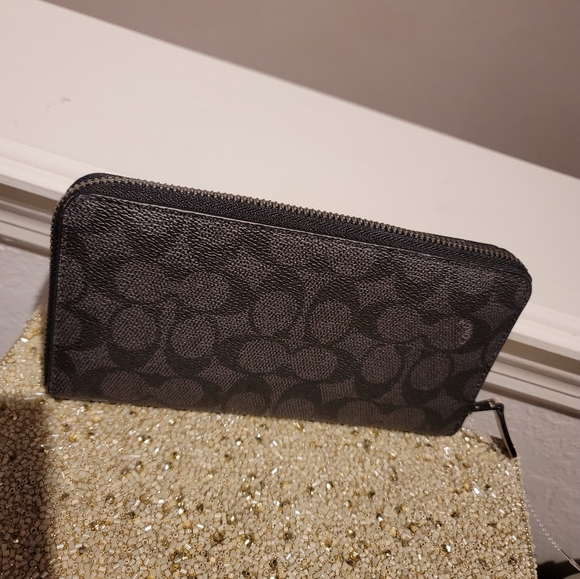 ***SOLD***Coach wallet - Picture 2 of 6